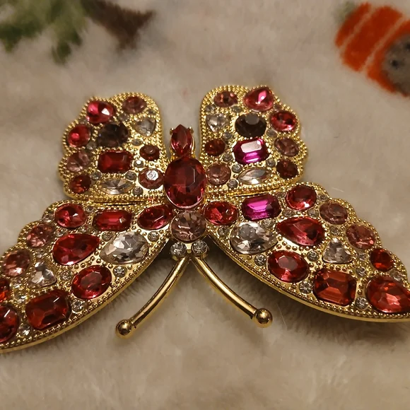 NWOT Large Butterfly Brooch with Pink and Red Gemstone Detailing - Picture 7 of 7